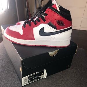 Air Jordan 1 Mid Chicago Gym Red